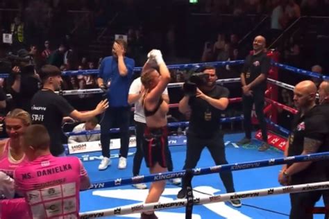 boxing girl flash|Kingpyn Boxing video: Daniella Hemsley flashes fans。